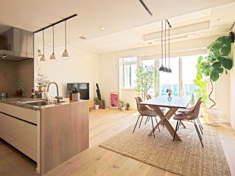 シャビーシックでフレンチカフェ風に―材料が魅力のLDK シャビーシックでフレンチカフェ風に―材料が魅力のLDK